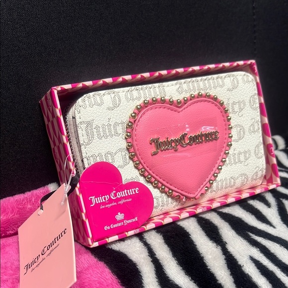 Juicy Couture Pink Heart Wallet - Picture 2 of 9
